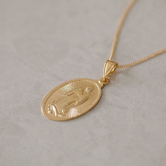 Men’s Jesus Necklace | 18k Gold Filled - Picture 2 of 6